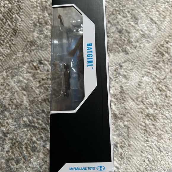 Batgirl Action Figure - Picture 4 of 5